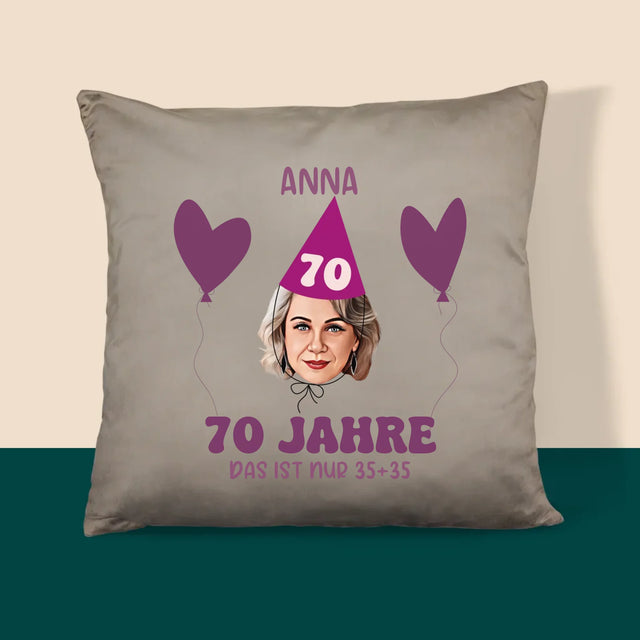 Twoja Postać: Urodzinowy Portret - Poduszka z Nadrukiem | DE
